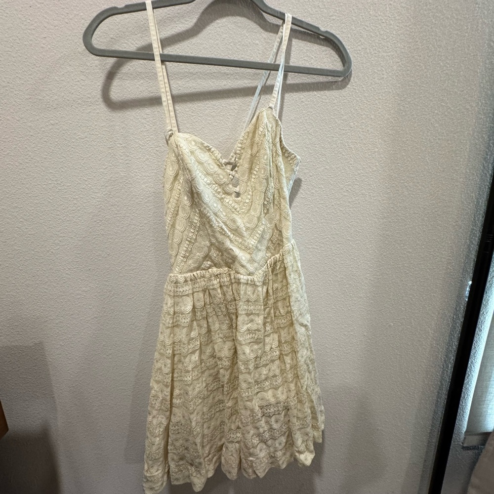 Guess Cream Lace Womens Size 4